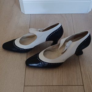 Martinez Valero black and white Oxford Brogues pumps